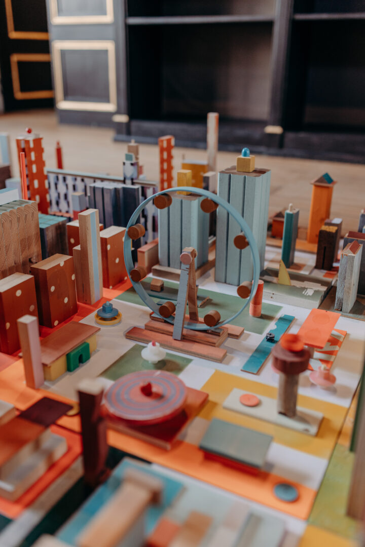 Floris HOVERS, Playful Connect (fantasy city). (c) Candice Athenaïs